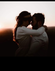 অচেনা মেয়েটি 