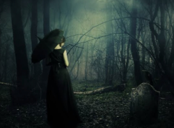 রহস্যময় মেয়েটি